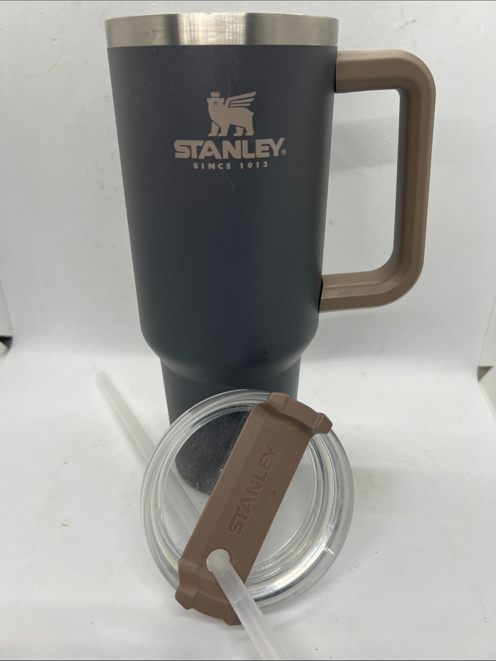 Stanley Cup 40oz Quencher Tumbler Preowned - Picture 3 of 6